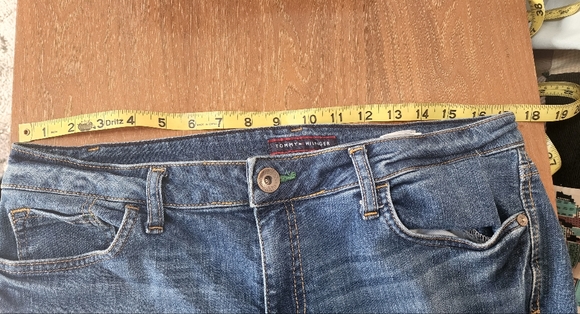Tommy Hilfiger Jeans - Picture 9 of 11